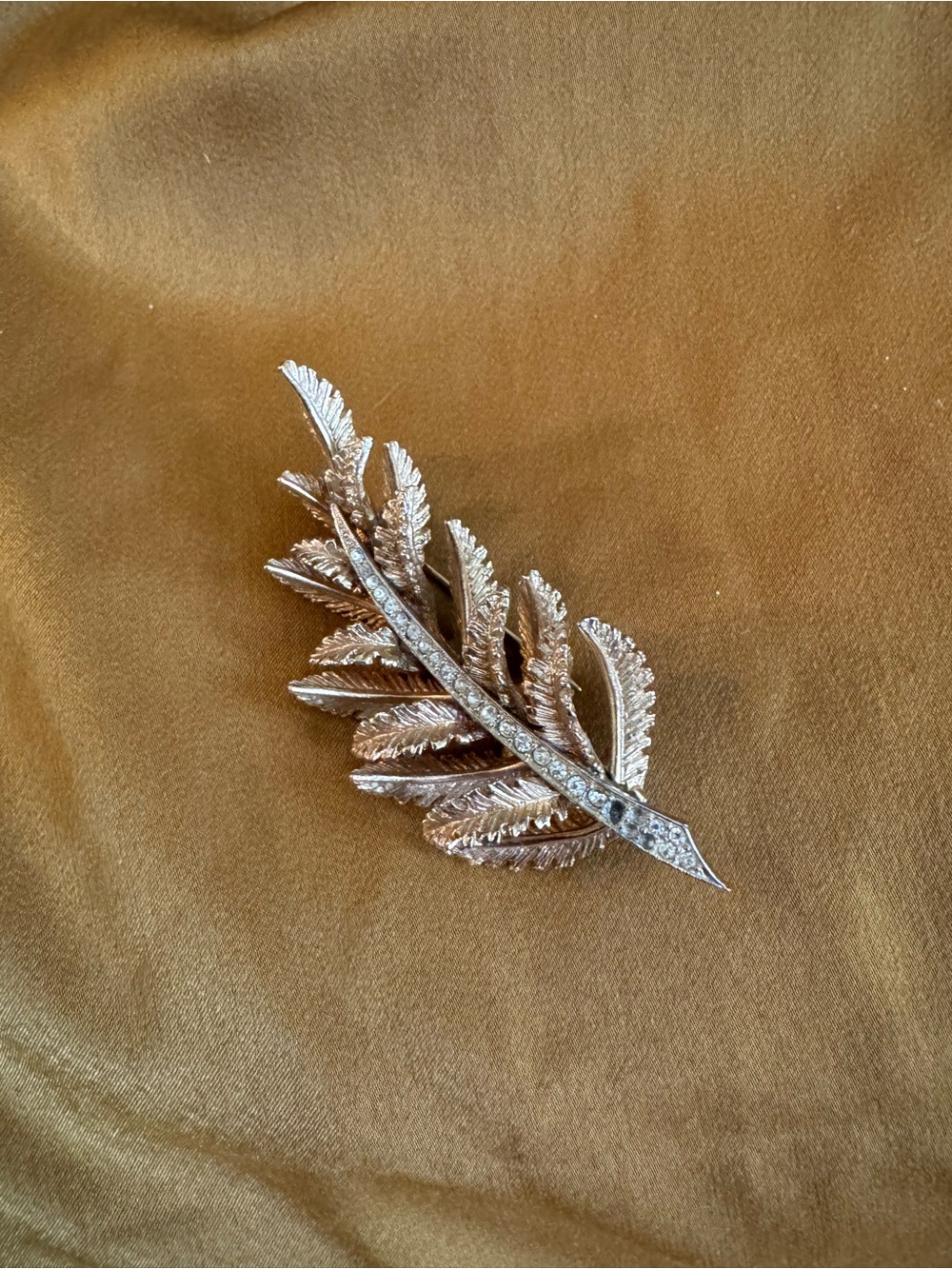 Leaf-Shaped Brooch with Clear Stones - Gold Tone